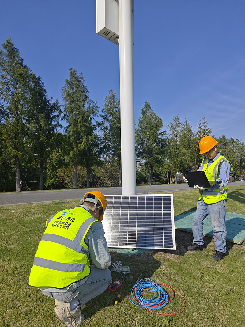 Small-Scale Solar Power Solutions for Off-Grid Living