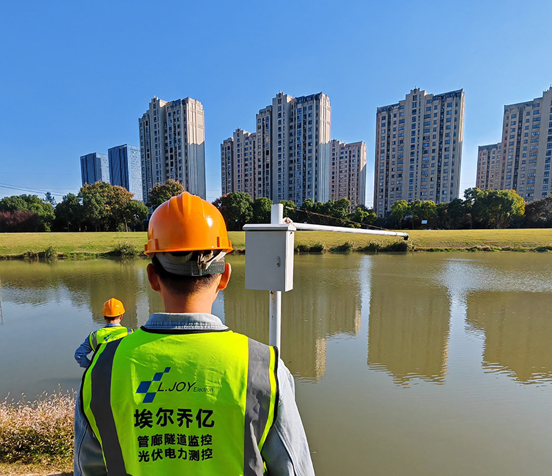 Small-Scale Solar Solutions: Powering Up with Efficiency and Affordability