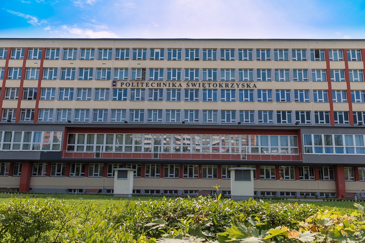 Title: Dalian理工大学PLC控制器研究